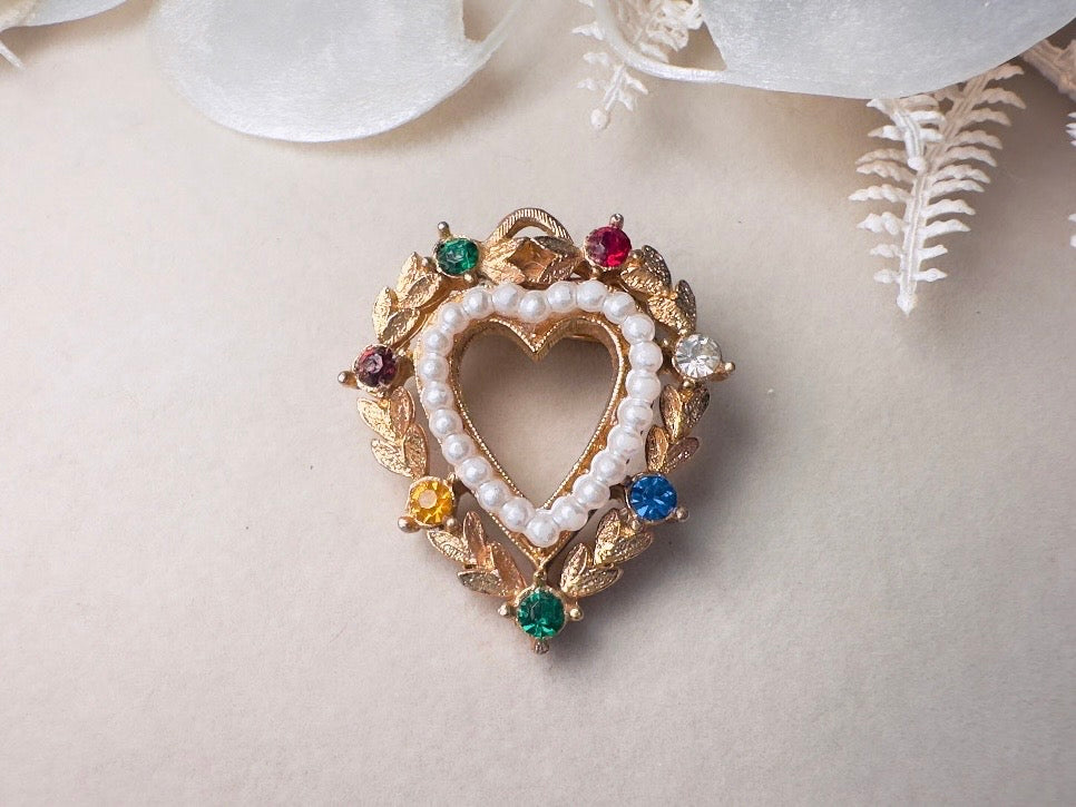 Vintage Heart Brooch, Bridgerton Inspired Romantic Regency Era Cottagecore Gold Heart Pin with Pearls and Rhinestones in Red Green and Blue