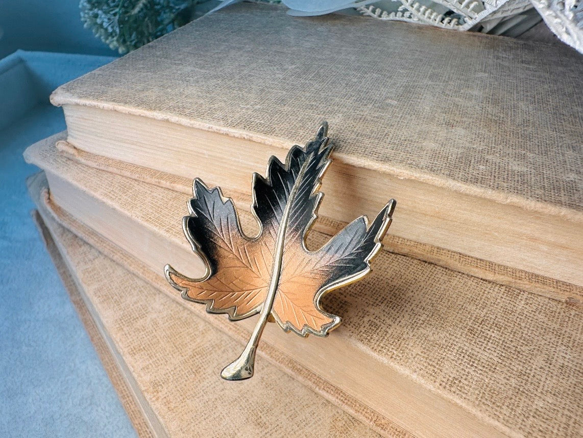Vintage Leaf Brooch, 80's Small Autumn Pin, Retro Brooch, Vintage Fall Fashion, Gold and Bronzed Brown Leaf Pin, Rustic Woodland Brooch Pin