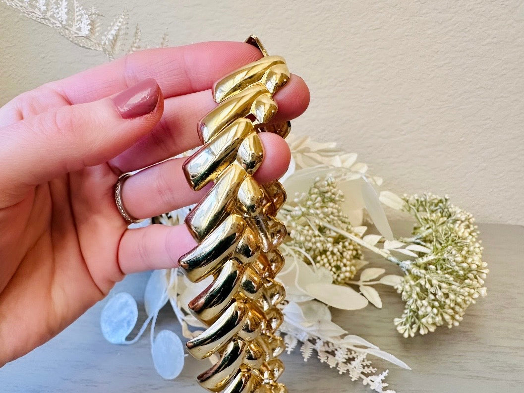 Gold Choker Necklace, Thick Gold Herringbone Chain Vintage Necklace, 80s Gold Choker Necklace, High Fashion Runway Gold Link Collar Necklace