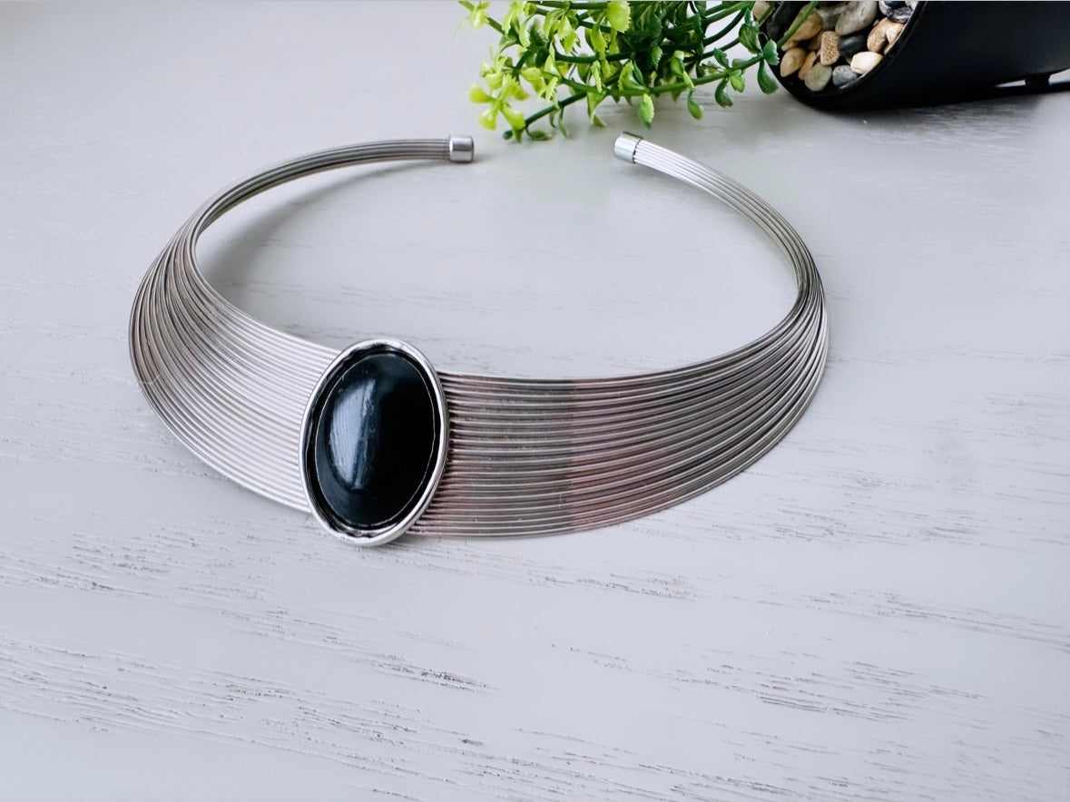 Silver Choker Necklace with Black Cabochon Cameo, Dramatic 1980's Torque Choker, Victorian Revival Necklace, Metal Collar Necklace