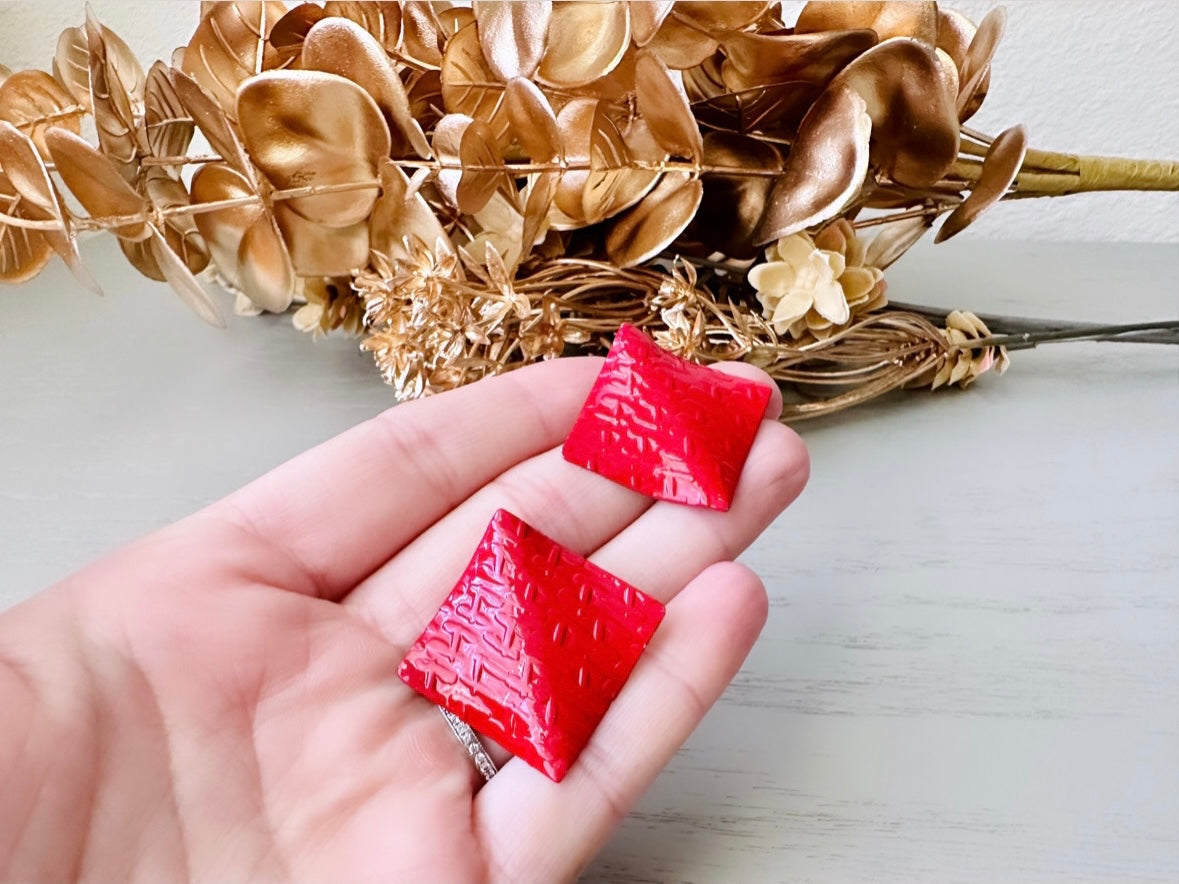Bright Red Textured Square Earrings, Vintage Pierced Earrings, Blood Red Enamel 1980s Earrings, Fun Retro Pop Vintage Earrings