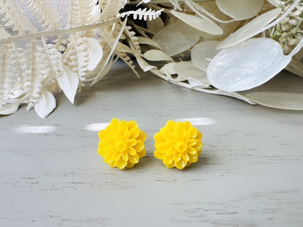 Yellow Flower Studs, Big Flower Earrings, Yellow Chrysanthemum, Stud Earrings, Sunflower Earrings, Resin Flower Jewelry, Cute Colorful Studs FSE1C