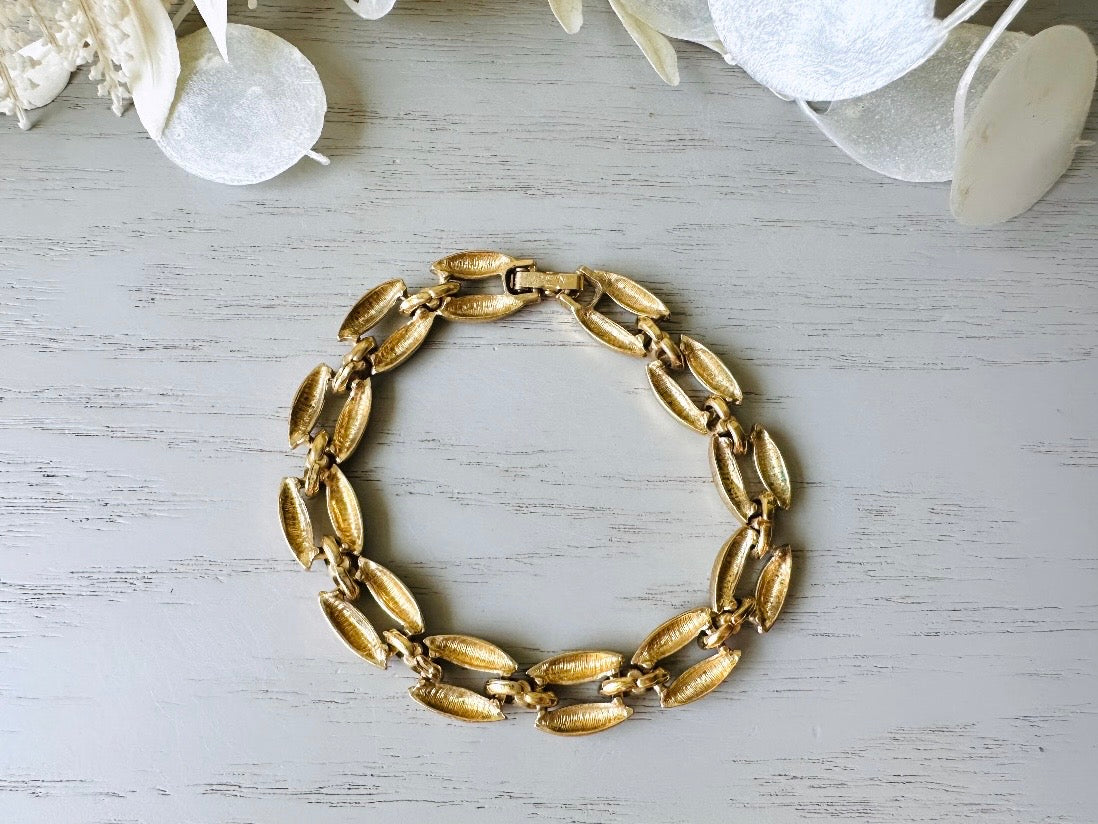 Vintage Napier Gold Link Bracelet, Classic Gold Chain Designer Vintage Gold 1980s Napier Bracelet, Gold Puffed Chain Bracelet 7.75" Length