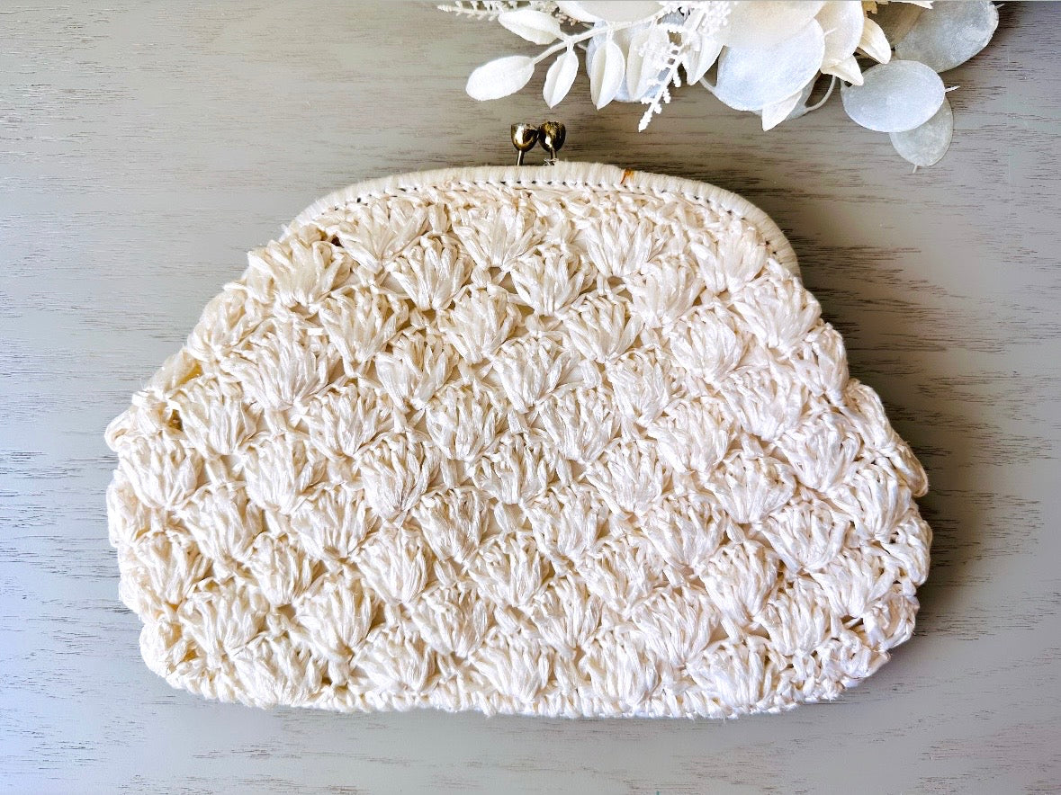 1960s White Raffia Clutch Purse, Handmade in Japan Vintage Mantessa Bag w Chain Strap, Cute Vintage Purse, Shiny Cream Woven Straw Handbag