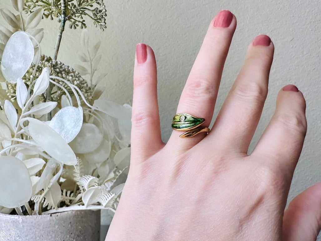 Vintage Green Leaf Ring, 1979 Vintage Avon Ring with Rhinestone