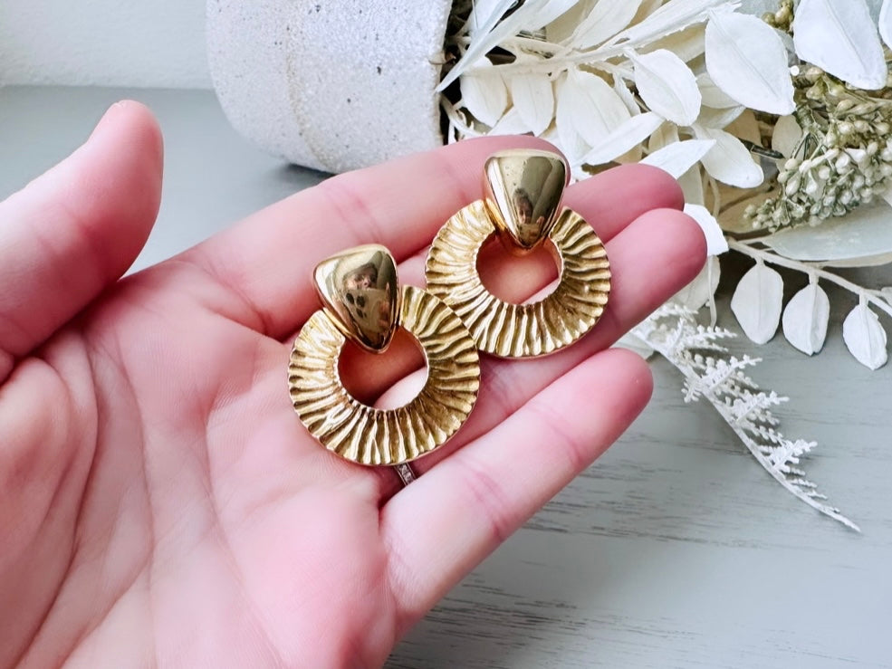 Gold 80s Door Knocker Earrings, Vintage Gold Hoop Earrings, Textured Brushed Gold Earrings, Pierces Medium Size 1980s Retro Fashion Earrings