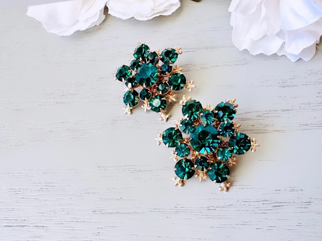 Emerald Cocktail Earrings, Big Green Vintage Rhinestone Earrings, Starburst Glam 1960's Emerald Green Crystal Clip On Earrings
