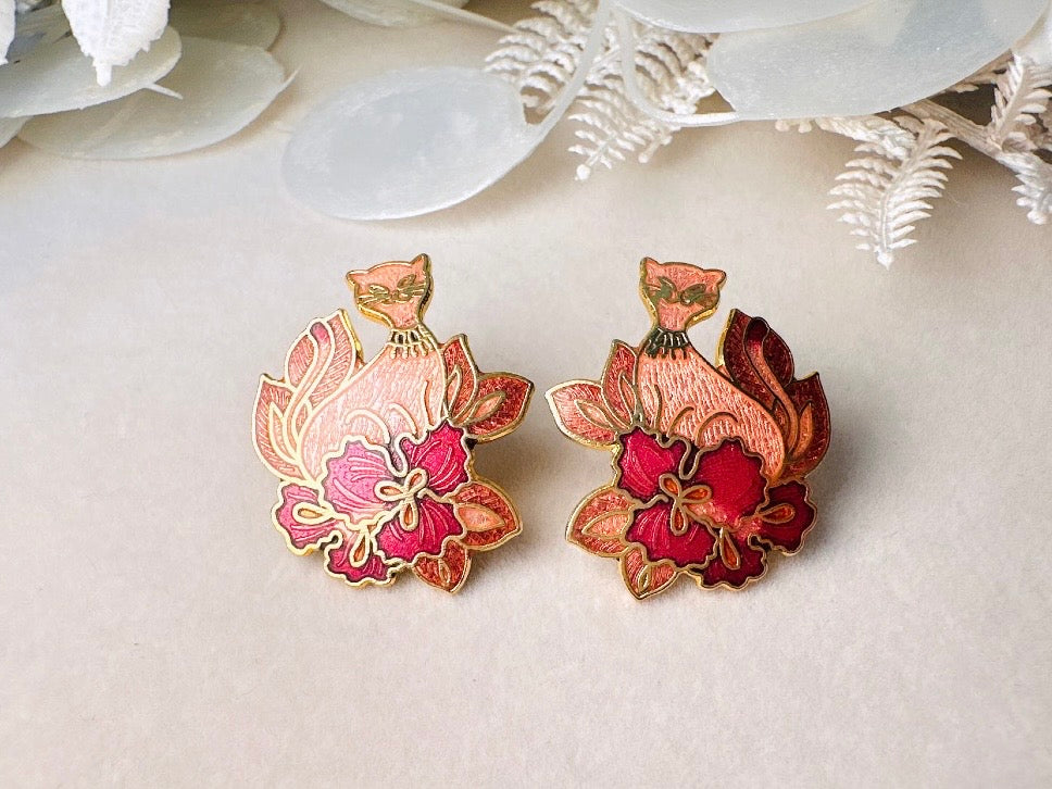 Siamese Cat Earrings, Gorgeous Floral Peach Pink and Gold Cloisonné Vintage Earrings of Cats in Flowers, Whimsical Pierced 1980s Earrings