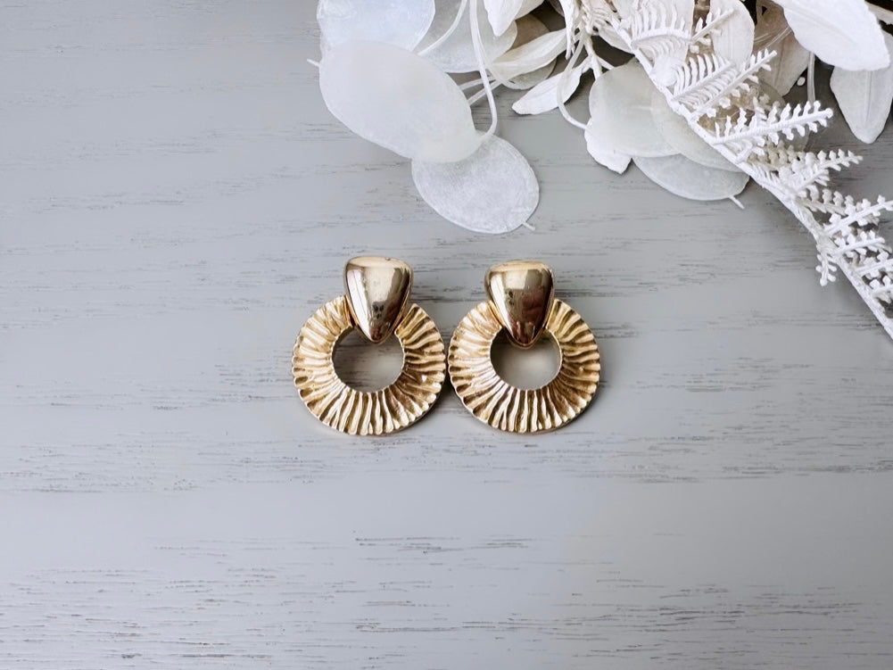 Gold 80s Door Knocker Earrings, Vintage Gold Hoop Earrings, Textured Brushed Gold Earrings, Pierces Medium Size 1980s Retro Fashion Earrings