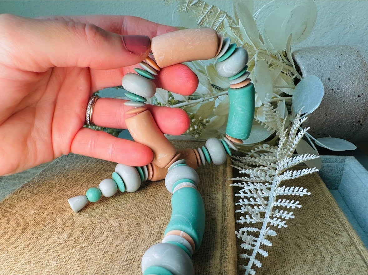 Vintage Beach Choker, 1980s Muted Pastel Chunky Beaded Necklace in Peach and Mint