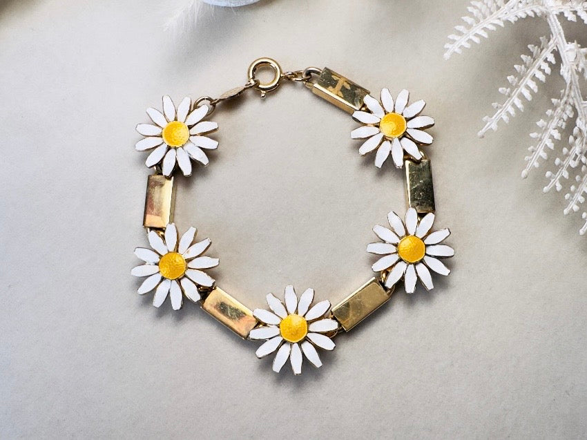 Daisy Link Bracelet, 70s Accessocraft Gold Plated Vintage Bracelet with White and Yellow Enamel Flowers