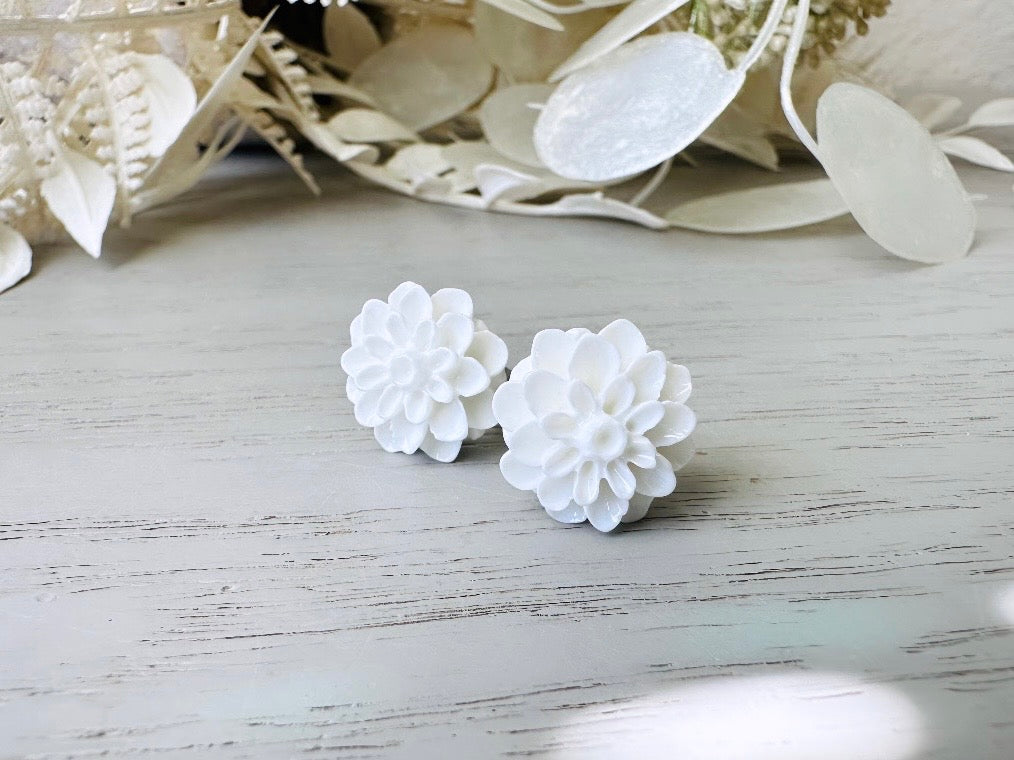 White Flower Earring, Flower Stud Earrings, Large Stud Earring, Dahlia Post Earrings, Chrysanthemum Stud, Big White Earrings, Resin Earring FSE1C
