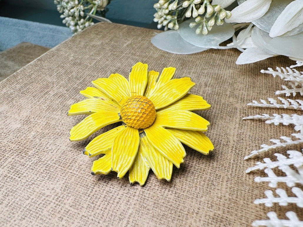 Vintage Yellow Daisy Brooch, 1950s Enamel Flower Brooch, Sunny Yellow Floral Enamel Pin Vintage 50s Shabby Chic Whimsy Brooch