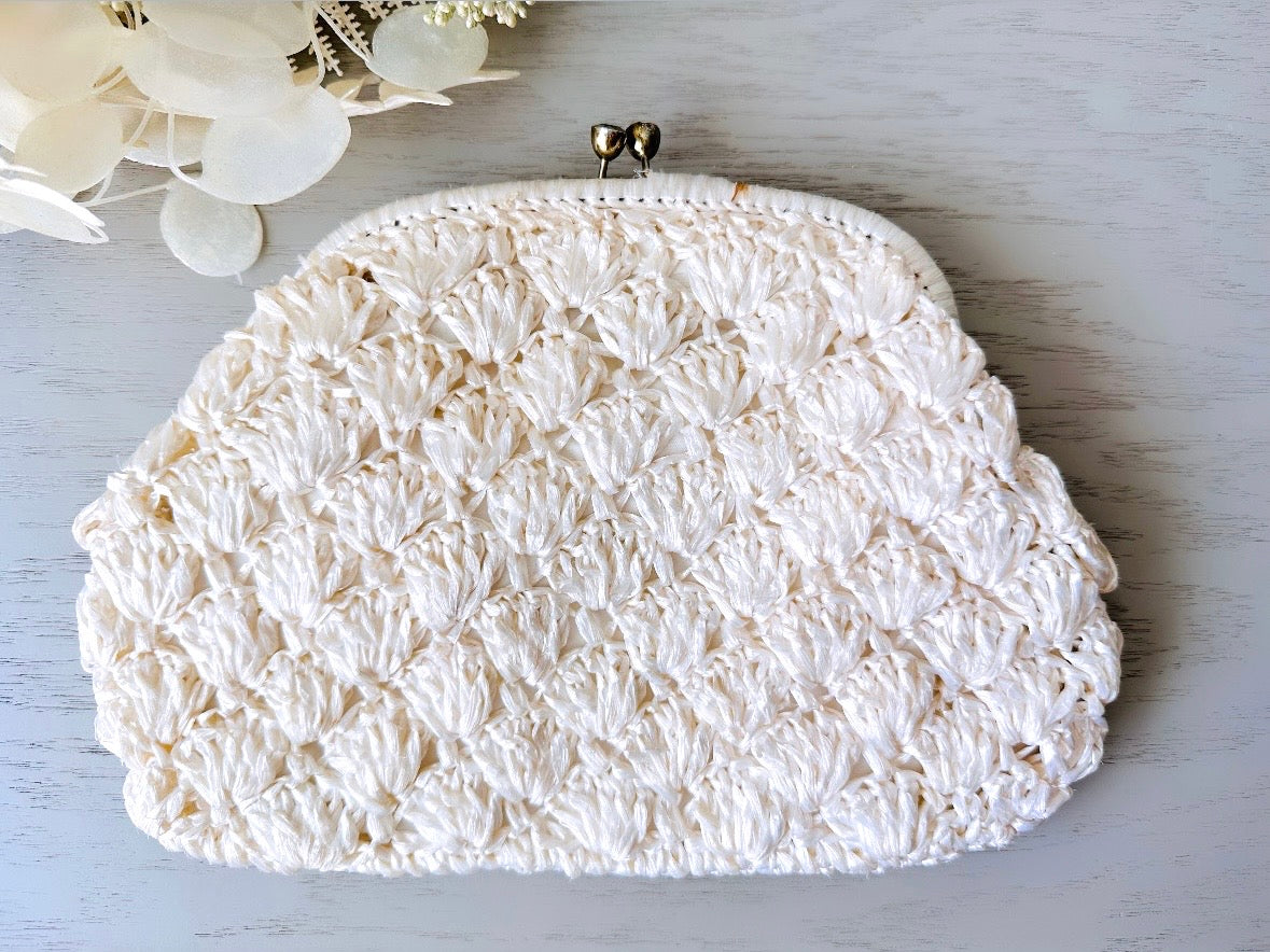 1960s White Raffia Clutch Purse, Handmade in Japan Vintage Mantessa Bag w Chain Strap, Cute Vintage Purse, Shiny Cream Woven Straw Handbag