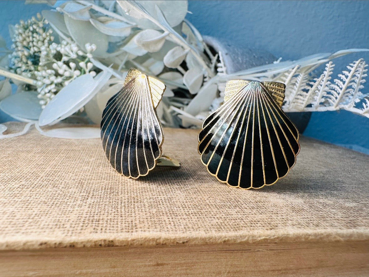 Vintage Black Shell Earrings, Gold Scallop Shaped Cloisonné Earrings, Black Enamel 80's Clip On Earrings, Whimsical Beach Summer Jewelry