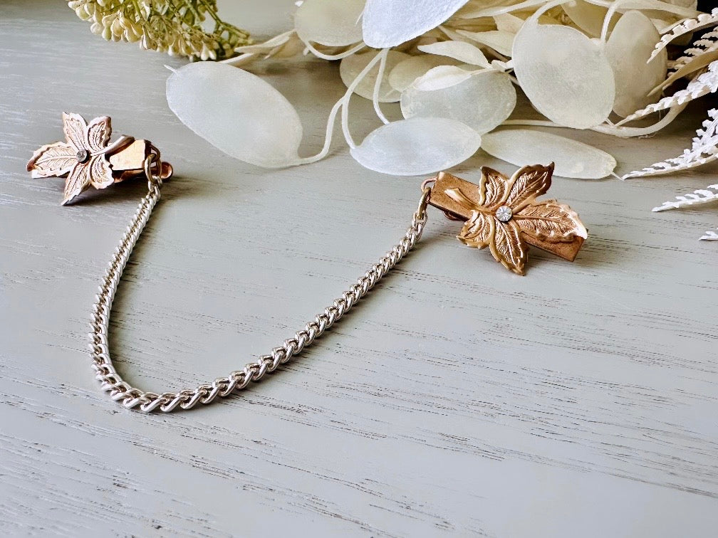 1940s Vintage Collar Clips, Gold Leaf Rhinestone Sweater Guards, 40s Classic Vintage Accessories, Floral Cardigan Cape Chain Sweater Clips