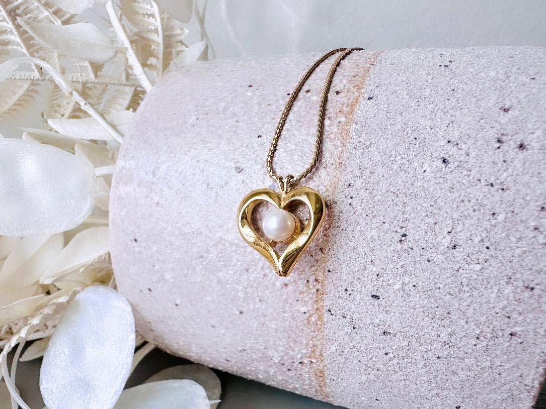 Gold Heart Necklace with Cream Pearl, Gold Vintage Trifari Necklace, Sliding Pendant & Chain Classic Vintage Necklace, Simple Lovely Jewelry