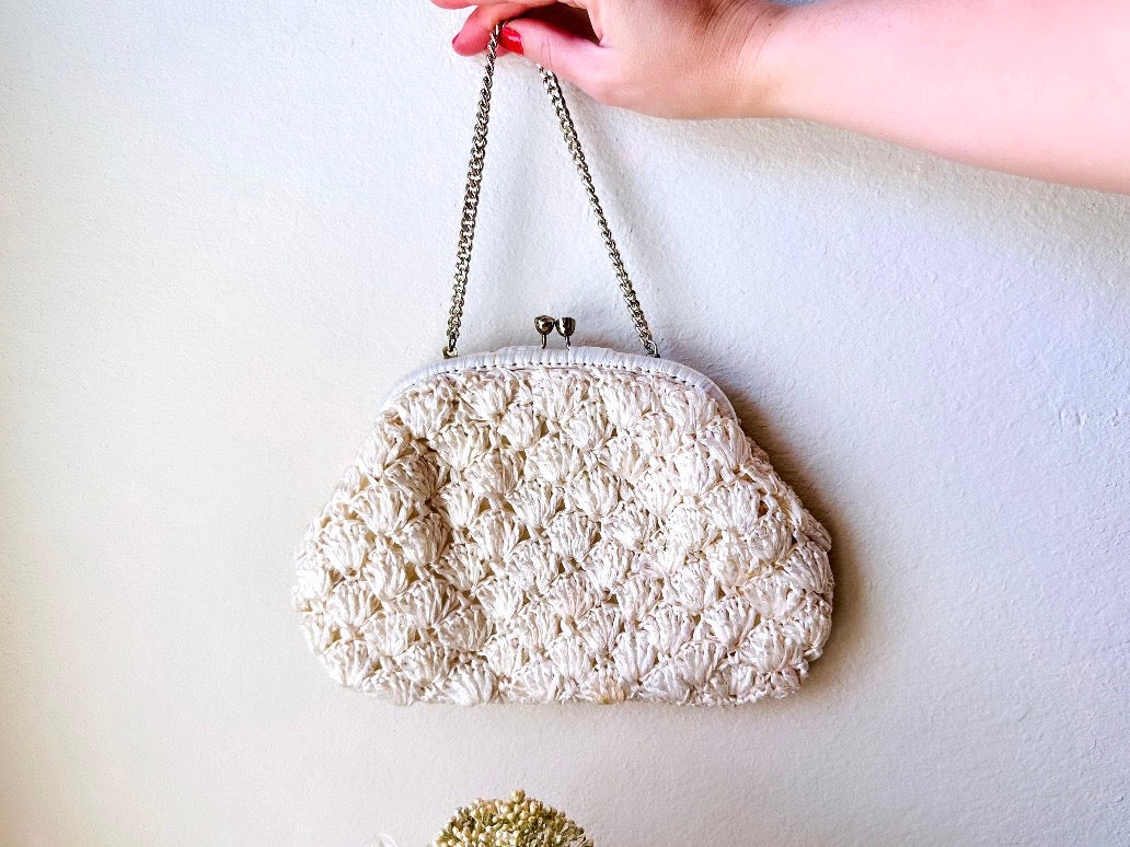 1960s White Raffia Clutch Purse, Handmade in Japan Vintage Mantessa Bag w Chain Strap, Cute Vintage Purse, Shiny Cream Woven Straw Handbag