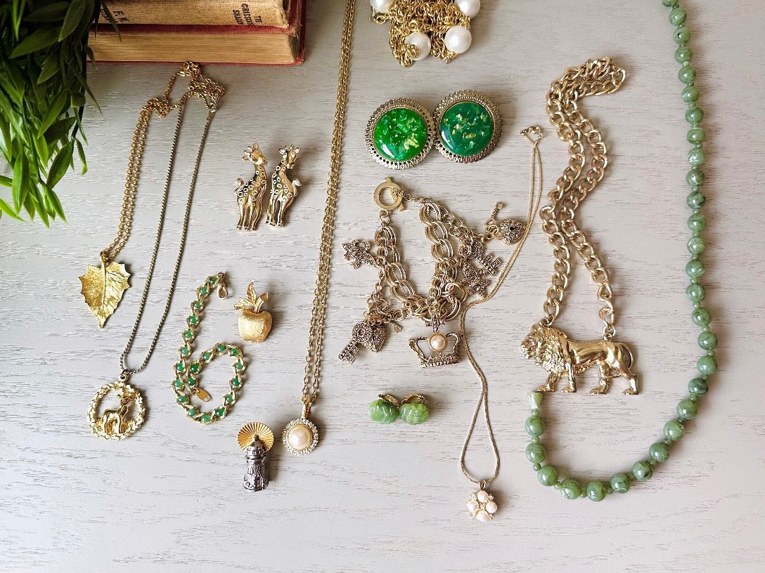 Gold Deer Necklace, Vintage Gold Wreath Pendant Necklace with Autumn Deer VTG 70s Gold Necklace, Layering Necklace, Beautiful Gifts for Her