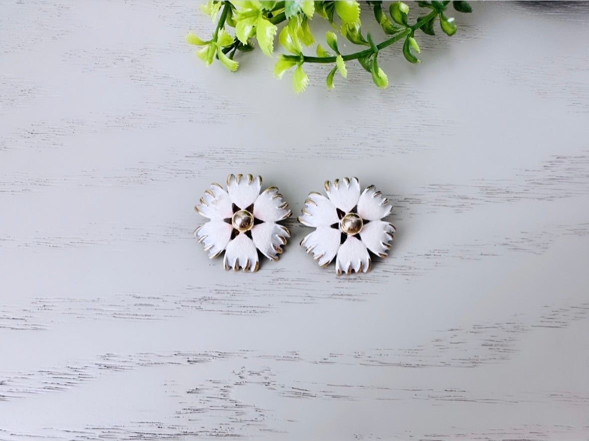 White Flower Earrings, Gold Clip On Earring, Matte Enamel Vintage Earrings, Woodland Wedding Bridal Earrings, Pretty White and Gold Flowers