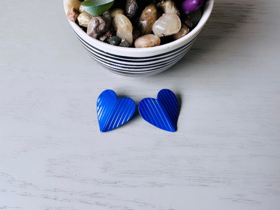 Deep Indigo Purple Heart Earrings, Vintage Heart Earrings, Royal Blue 80s Heart Stud Earrings, Textured Metal Heart Pierced Post Earrings