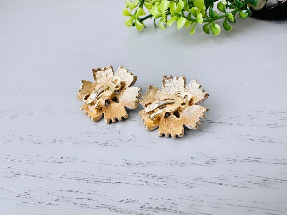 White Flower Earrings, Gold Clip On Earring, Matte Enamel Vintage Earrings, Woodland Wedding Bridal Earrings, Pretty White and Gold Flowers