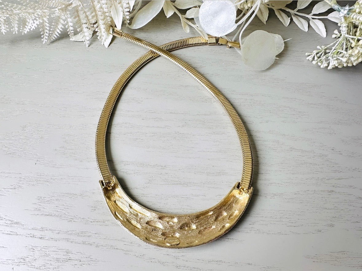 This gold omega necklace is a Park Lane signed designer vintage choker necklace from the 1980s. Featuring wide band gold snake chain with a textured raised geometric crescent bar, this gold collar necklace is bold and beautiful. In excellent vintage condition, signed Park Lane on back.