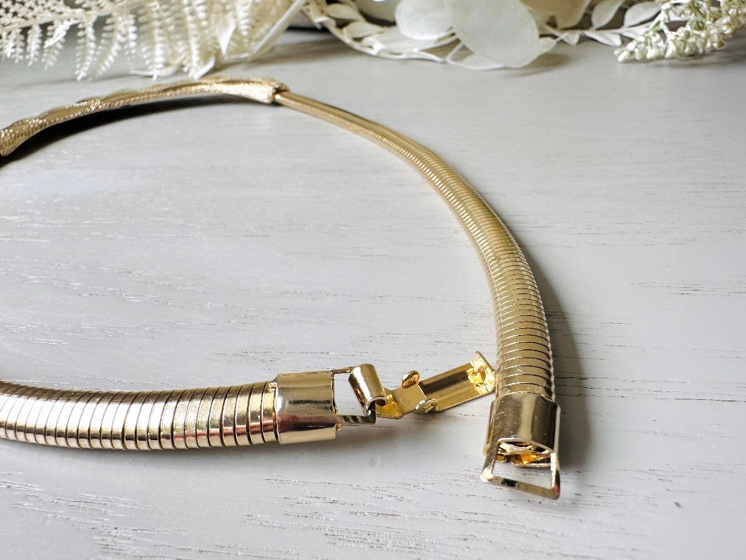 This gold omega necklace is a Park Lane signed designer vintage choker necklace from the 1980s. Featuring wide band gold snake chain with a textured raised geometric crescent bar, this gold collar necklace is bold and beautiful. In excellent vintage condition, signed Park Lane on back.