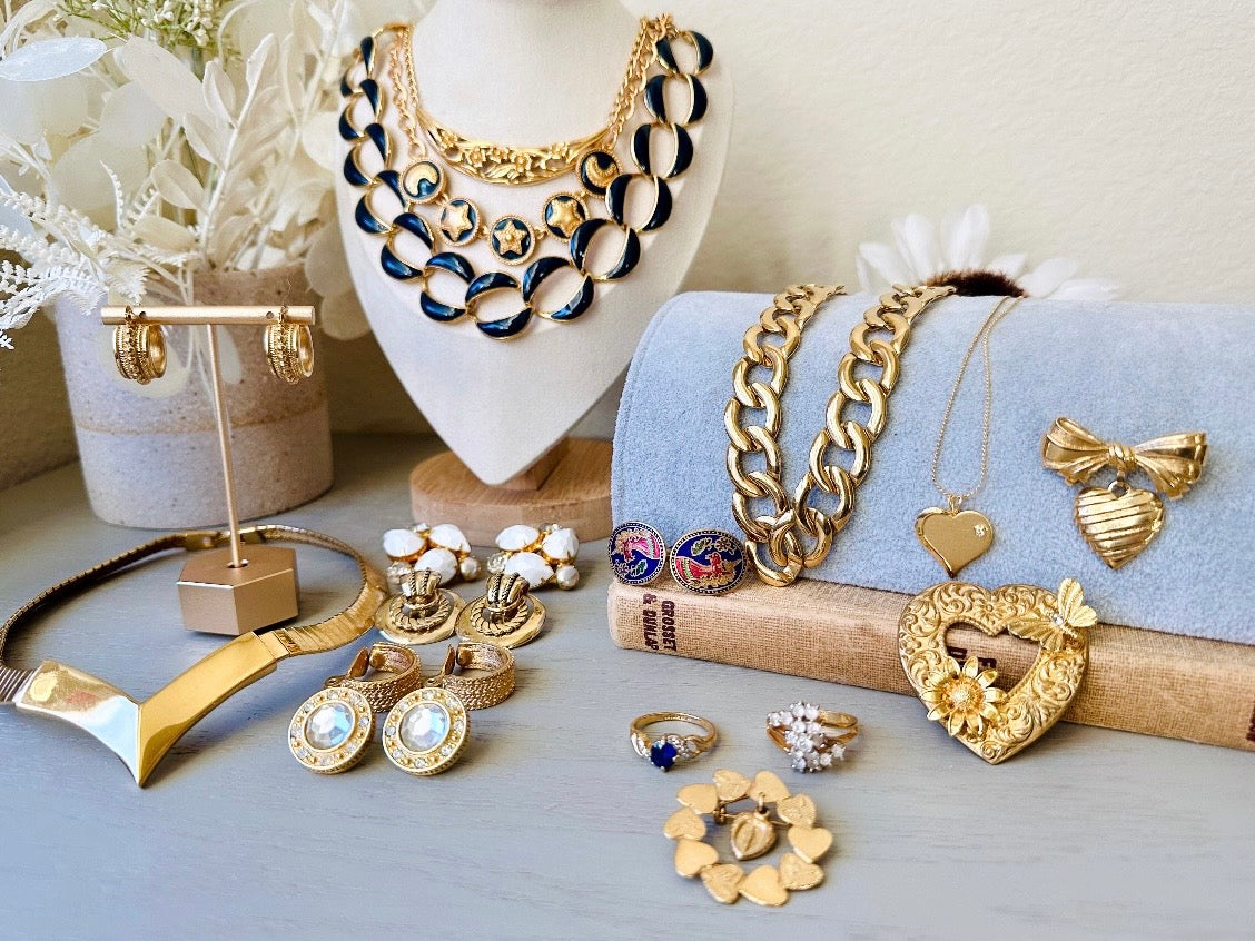 Navy Napier Necklace, Thick Gold Chain Designer Vintage Necklace, 80s Gold Midnight Blue Enamel Necklace, Vintage Signed Collar Necklace from Piggle and Pop