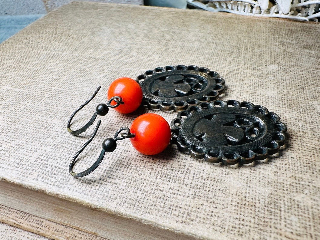 These orange flower enamel and bronze 70s vintage dangle earrings are fabulously funky. A lacey cameo featuring an orange enamel flower linked with a glossy orange bead. A very fun pair, the color is amazing- in great vintage condition, please view all pics.