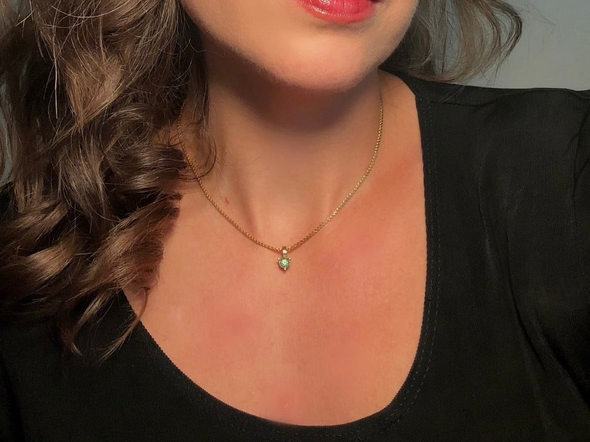 Peridot Crystal Pendant Necklace, Vintage Dainty Short Gold Chain Choker with Small Green Pendant