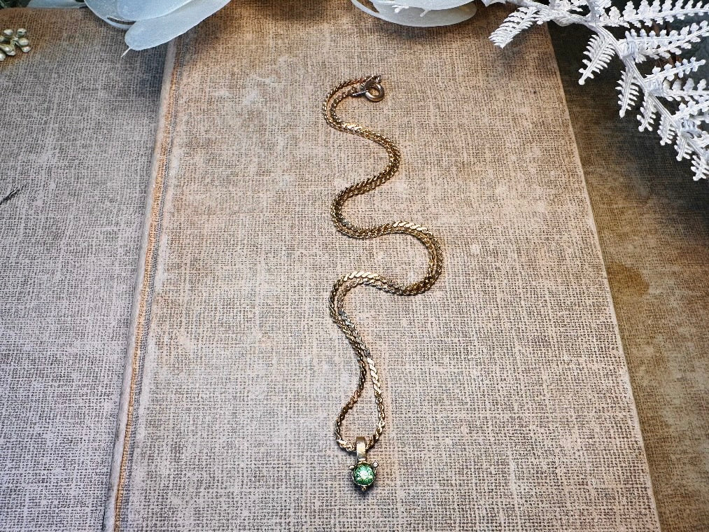 Peridot Crystal Pendant Necklace, Vintage Dainty Short Gold Chain Choker with Small Green Pendant