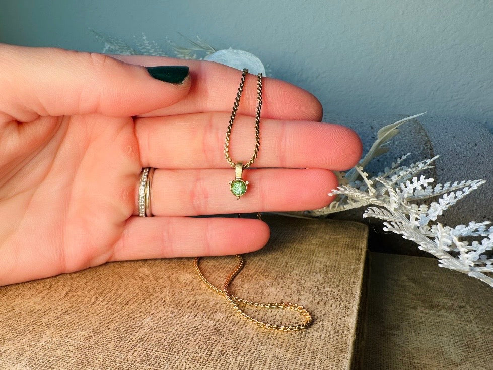 Peridot Crystal Pendant Necklace, Vintage Dainty Short Gold Chain Choker with Small Green Pendant