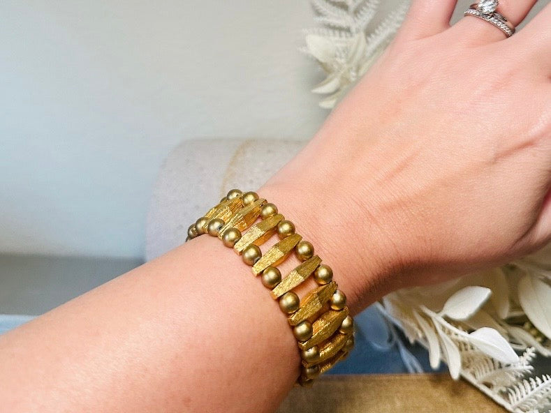 This bold 1970s vintage gold bracelet is so unique- featuring brushed gold bars and smooth polished gold beads. This chunky gold bracelet is timeless and would pair well with a variety of other pieces. An unsigned one of a kind bracelet and perfect jewelry gift for the vintage lover. Structural geometric pieces are currently trending. In great vintage condition, some very minor gold wear on hinge clip- please view all pics.