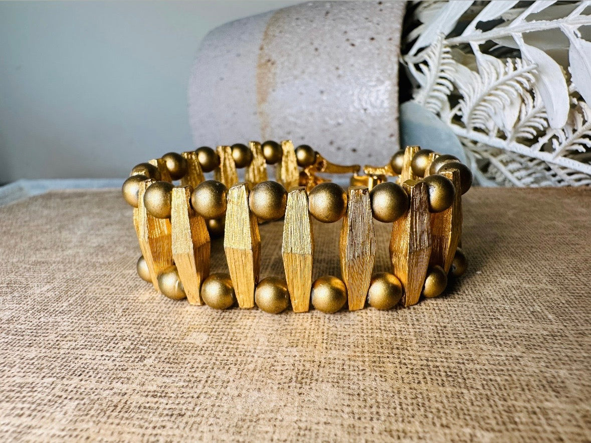 This bold 1970s vintage gold bracelet is so unique- featuring brushed gold bars and smooth polished gold beads. This chunky gold bracelet is timeless and would pair well with a variety of other pieces. An unsigned one of a kind bracelet and perfect jewelry gift for the vintage lover. Structural geometric pieces are currently trending. In great vintage condition, some very minor gold wear on hinge clip- please view all pics.