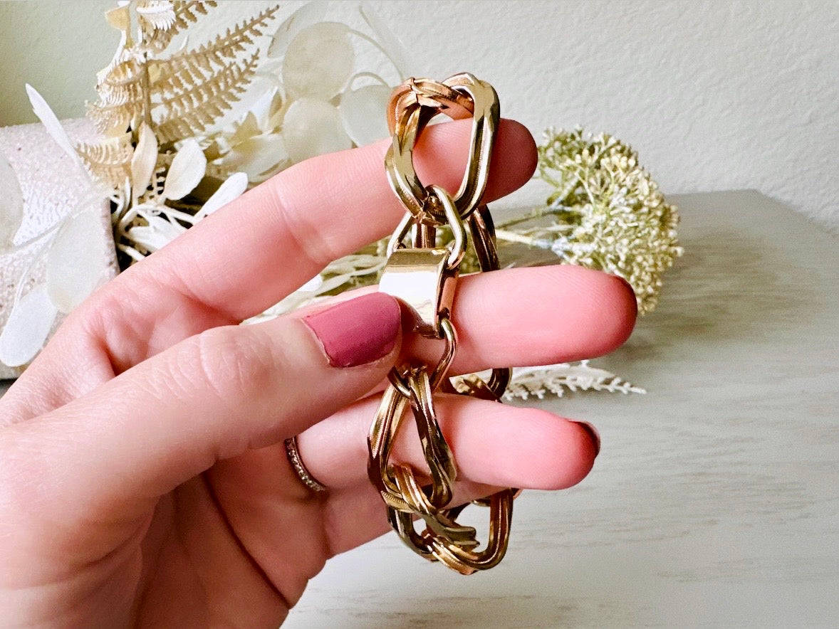 This vintage gold chain 1970s bracelet is beautiful. A signed Sperry piece- this company was renowned for elegant and well crafted chain jewelry. This chain bracelet is so unique- the wide width curb chain has an intricate dotted border as it weaves and links with the next. A gorgeous light gold shade and in fantastic vintage condition, no major flaws to note. Hinge clip clasp. Looks amazing paired with others for the ultimate stack!