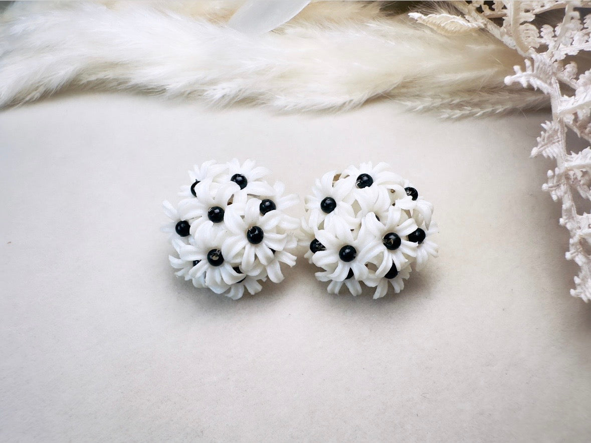 White Daisy Earrings, 60s Vintage Flower Earrings, Molded Celluloid Clip On Floral Earrings
