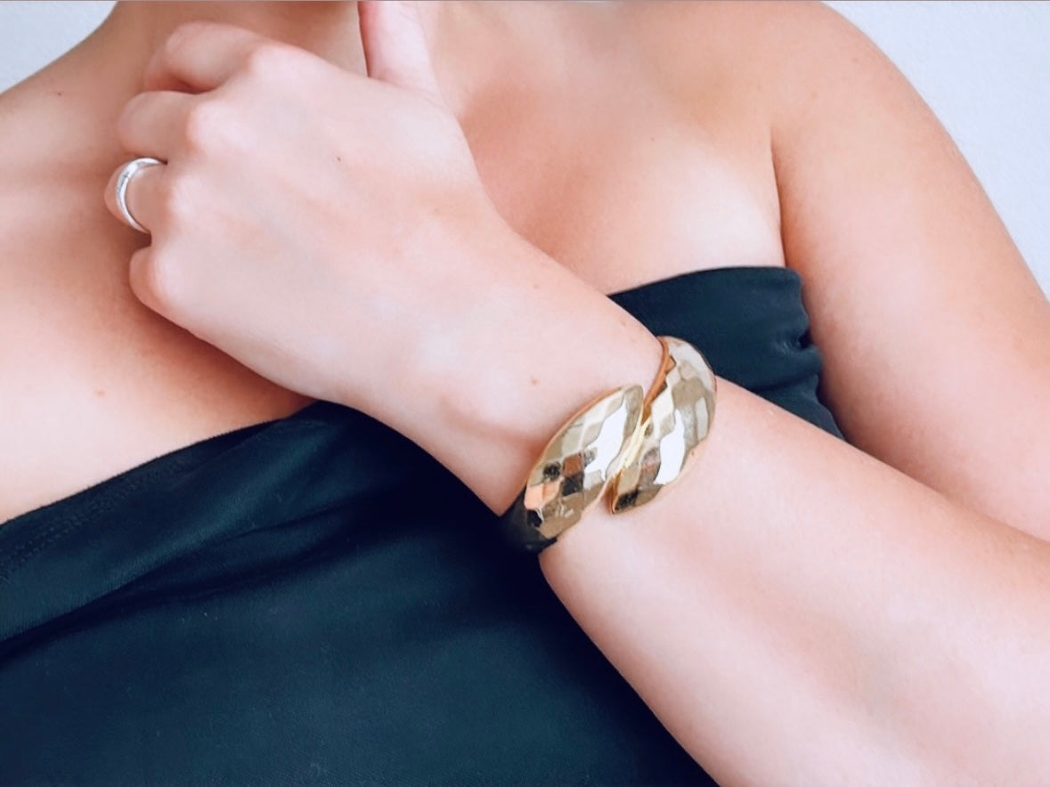 Vintage Gold Bracelet, Snake Style 1970s Gold Hinged Clamper Bracelet, 70s Vintage Bracelet, Textured Clamp Bracelet