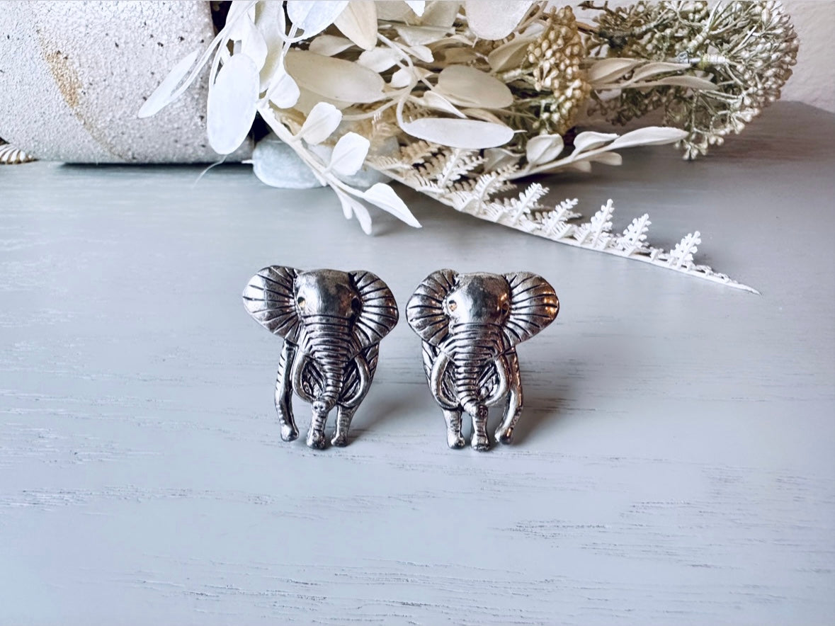 Silver Elephant Earrings, Vintage 1980s Clip On Earrings, Cute Vintage Elephant 80s Retro Earrings, Big Animal Earrings, Symbol of Luck