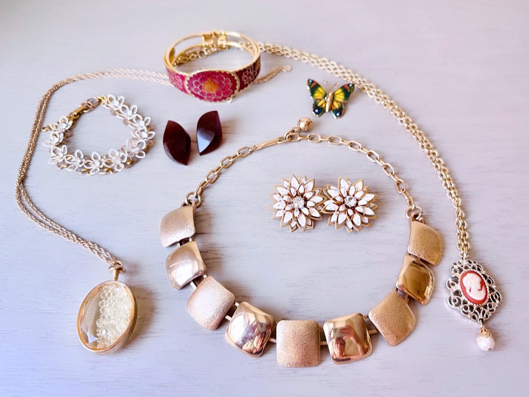 Gold Choker Necklace, Vintage Geometric Metal Bib Necklace, 16" Choker Necklace, Cool Vintage Gold Tone Square Metal Necklace