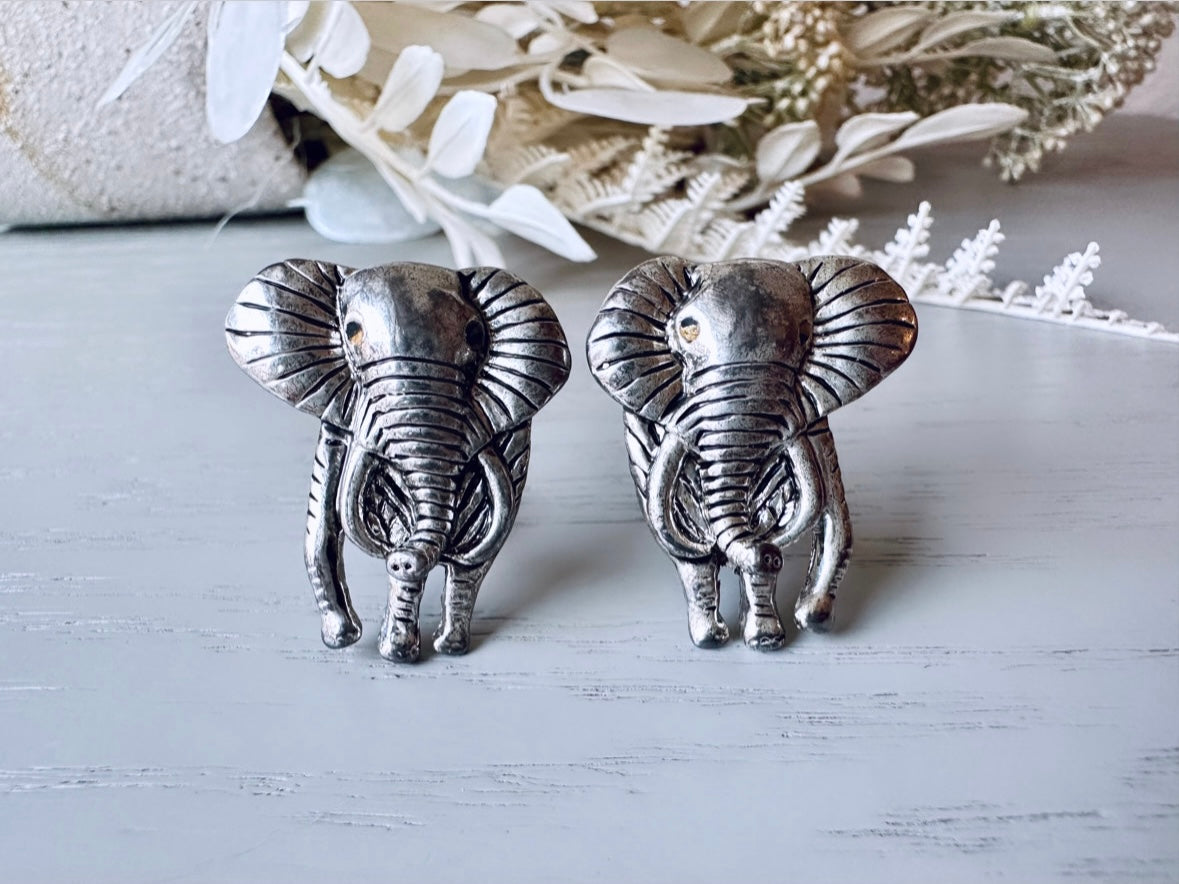Silver Elephant Earrings, Vintage 1980s Clip On Earrings, Cute Vintage Elephant 80s Retro Earrings, Big Animal Earrings, Symbol of Luck