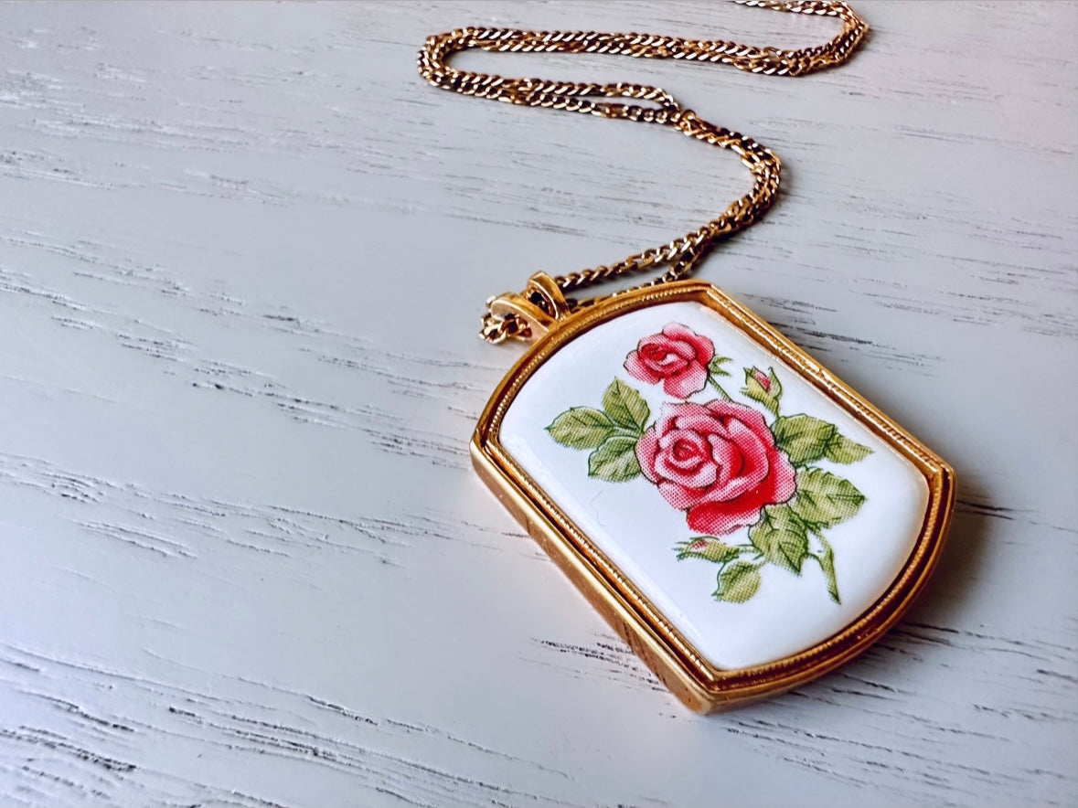 Vintage Porcelain Rose Pendant Flower Necklace, June Birth Month Necklace, 1980 Floral Heritage Avon, Pink Roses June Birthday Necklace
