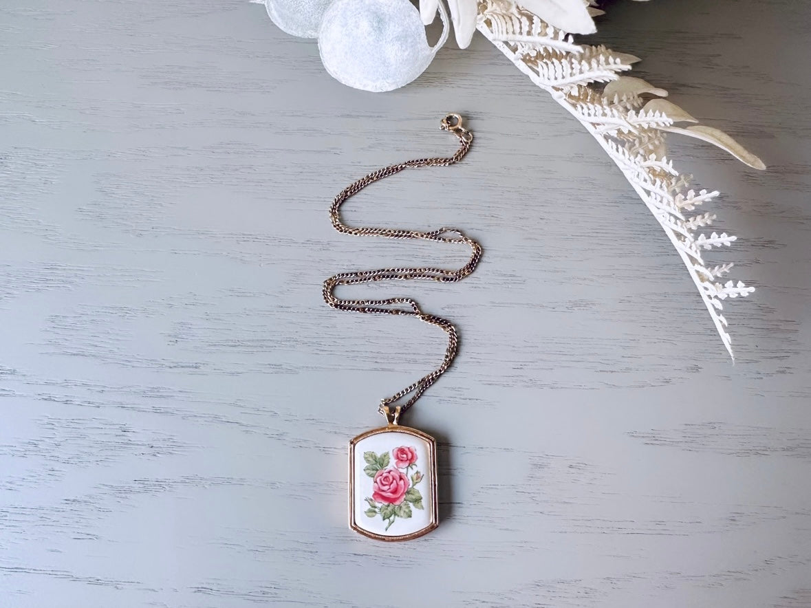 Vintage Porcelain Rose Pendant Flower Necklace, June Birth Month Necklace, 1980 Floral Heritage Avon, Pink Roses June Birthday Necklace