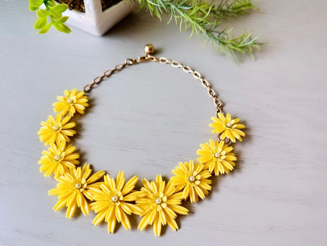 Yellow Flower Choker Necklace, Vintage Soft Flower Necklace, 1950s Retro Choker, Cute Short Floral Necklace