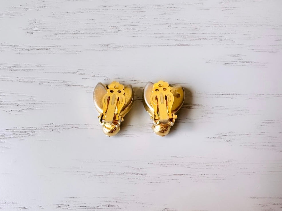 Vintage Milk Glass Earrings, Small Firefly Clip-on Earrings, Vintage White Stone Earrings, Bejeweled 60s Elegant White Bridal Earring