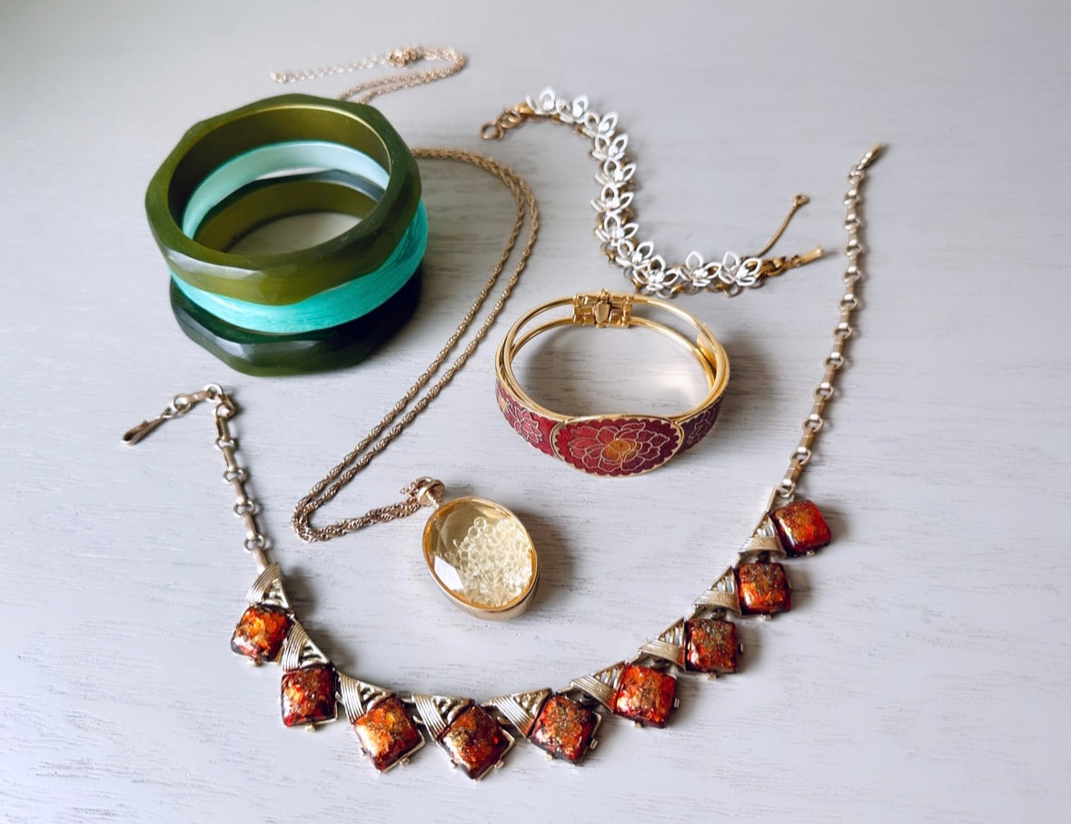 Vintage Coro Confetti Lucite Necklace, Vibrant Brick Red and Gold Tone Necklace, 1960s Retro Choker Necklace, Short Moonglow Necklace