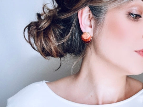 Orange SeaShell Earrings, 1980s Vintage Pierced Earrings, Peach Red and Gold Scallop Shaped Cloisonné 80's Vintage Shell Earrings