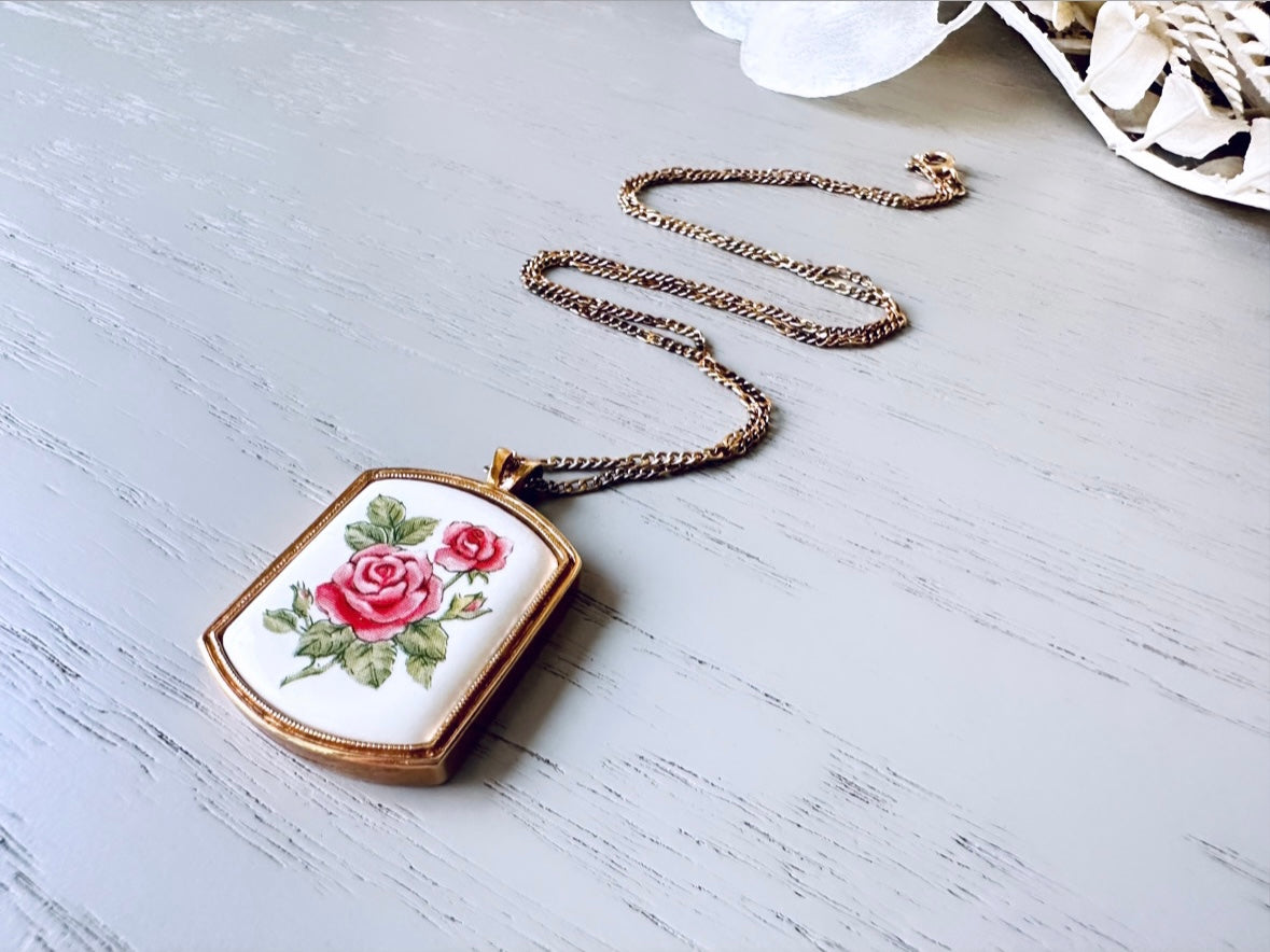 Vintage Porcelain Rose Pendant Flower Necklace, June Birth Month Necklace, 1980 Floral Heritage Avon, Pink Roses June Birthday Necklace