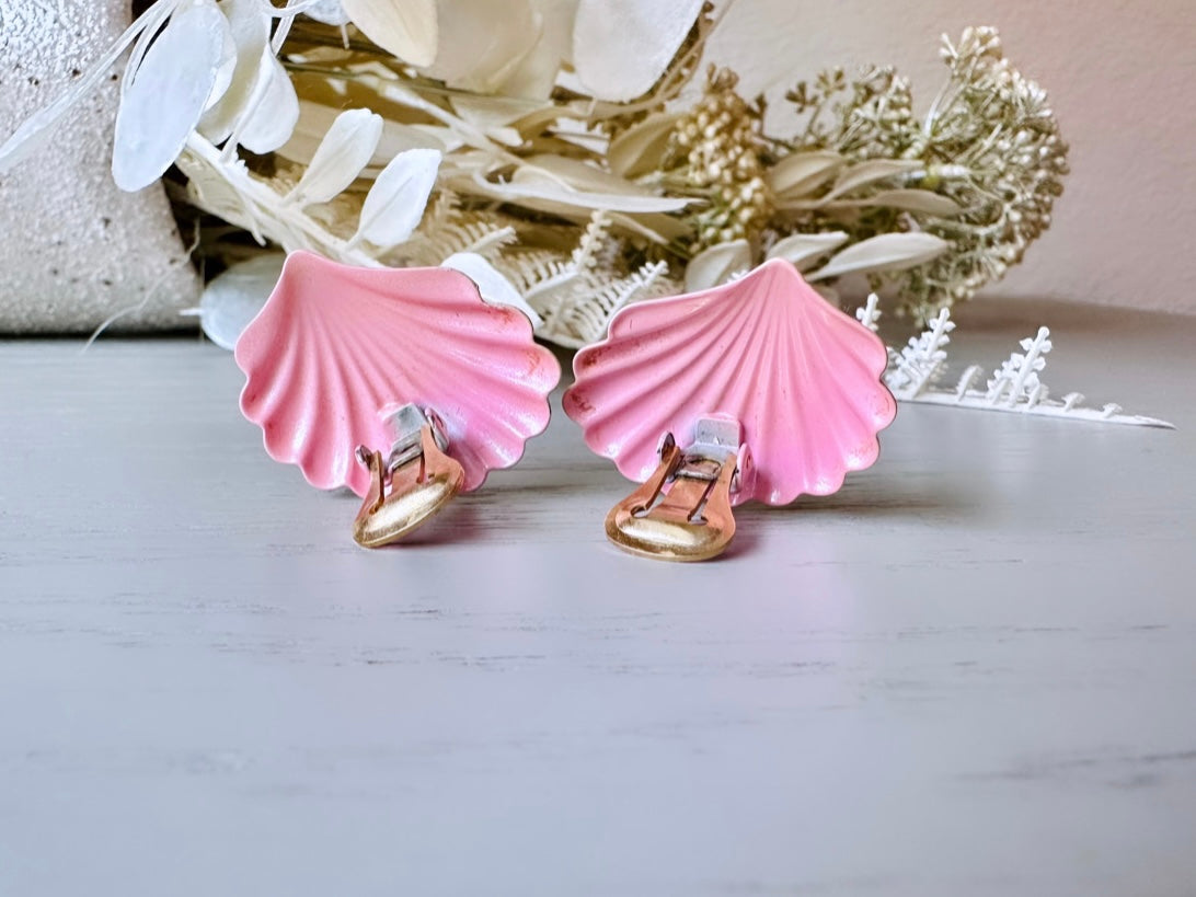 Barbie Pink Shell Earrings, Pearlized Pink Enamel SeaShell Earrings, 1980s Vintage Clip On Earrings, 80's Vintage Shell Shape Earrings