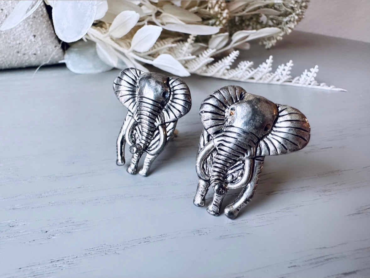 Silver Elephant Earrings, Vintage 1980s Clip On Earrings, Cute Vintage Elephant 80s Retro Earrings, Big Animal Earrings, Symbol of Luck